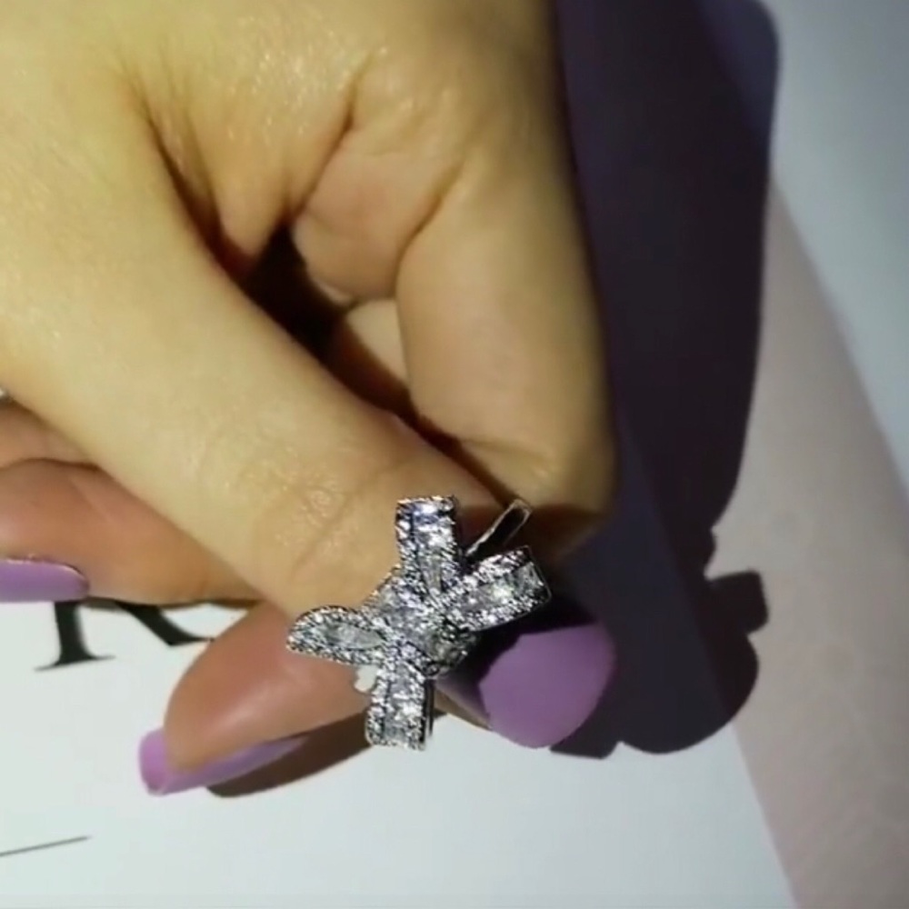925 Sterling Silver Diamond Bow Gift Ring  Sizes 5, 6, 7, 9 - Picture 2 of 4